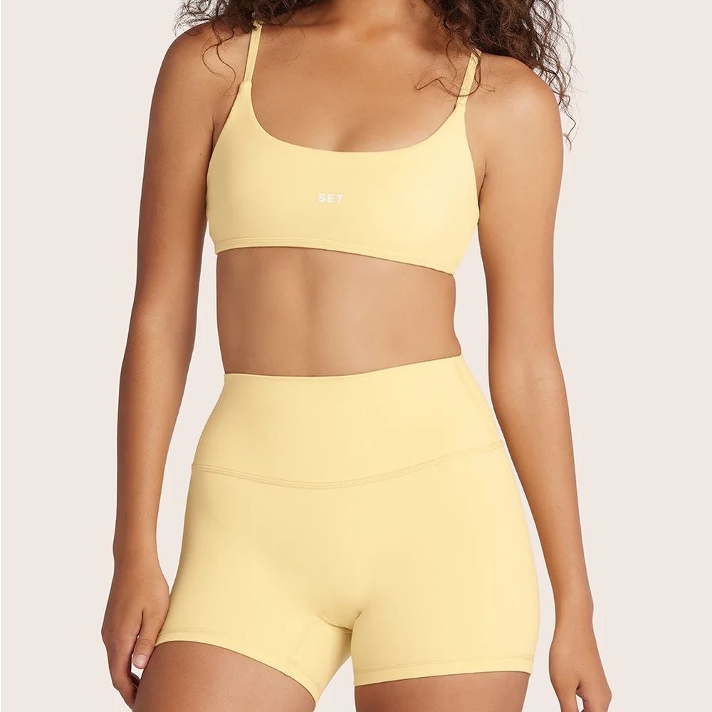 *EXCLUSIVE* SET Active Butter Yellow Breathe Shorts Set - Picture 3 of 8